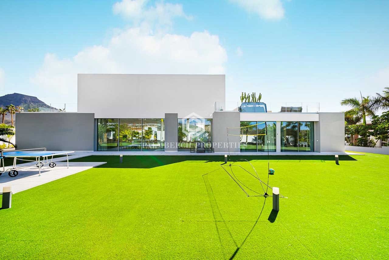 4 bedroom Villa for sale in Costa Adeje with pool garage - € 5,500,000 (Ref: 10071016)