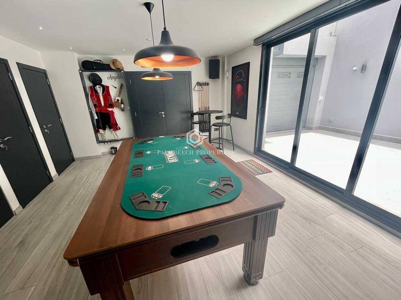 2 soverom Villa til salgs i San Miguel de Abona med svømmebasseng garasje - € 1 800 000 (Ref: 10086029)