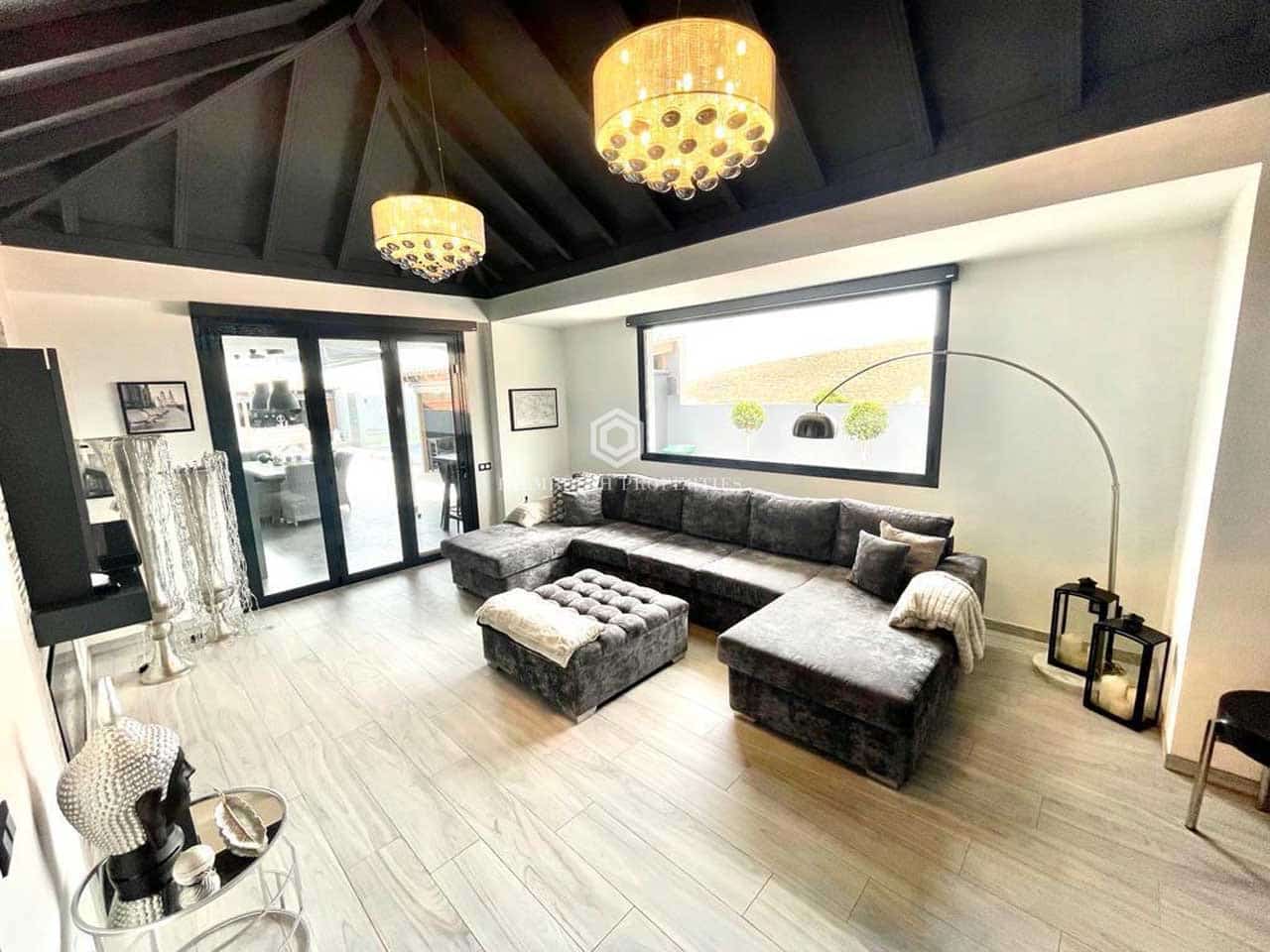 2 soverom Villa til salgs i San Miguel de Abona med svømmebasseng garasje - € 1 800 000 (Ref: 10086029)