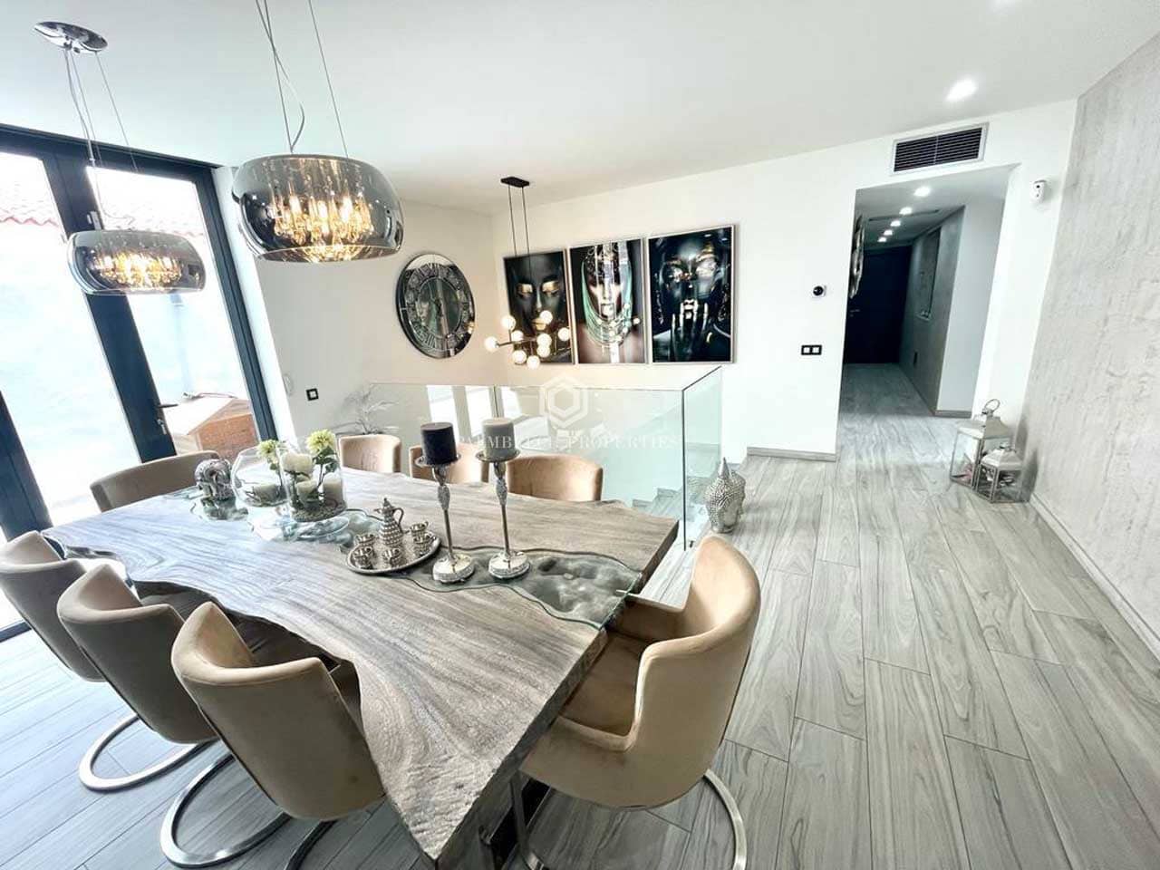 2 soverom Villa til salgs i San Miguel de Abona med svømmebasseng garasje - € 1 800 000 (Ref: 10086029)