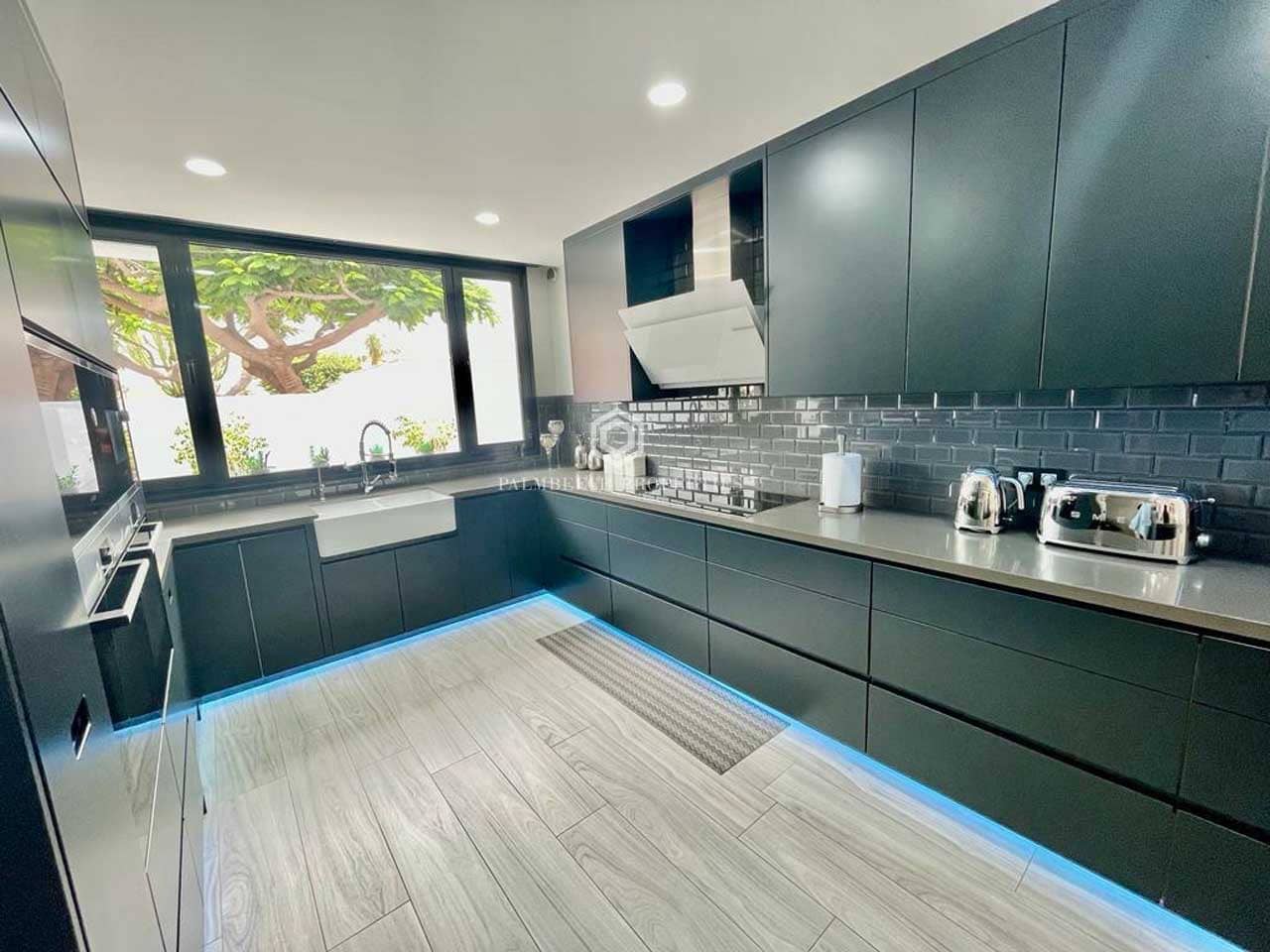 2 soverom Villa til salgs i San Miguel de Abona med svømmebasseng garasje - € 1 800 000 (Ref: 10086029)