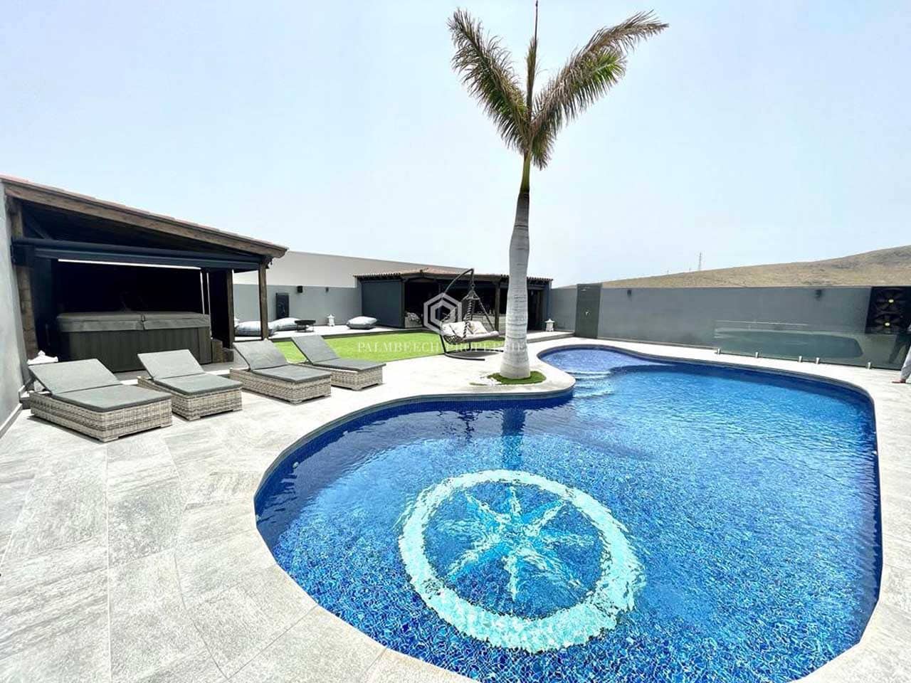 2 soverom Villa til salgs i San Miguel de Abona med svømmebasseng garasje - € 1 800 000 (Ref: 10086029)