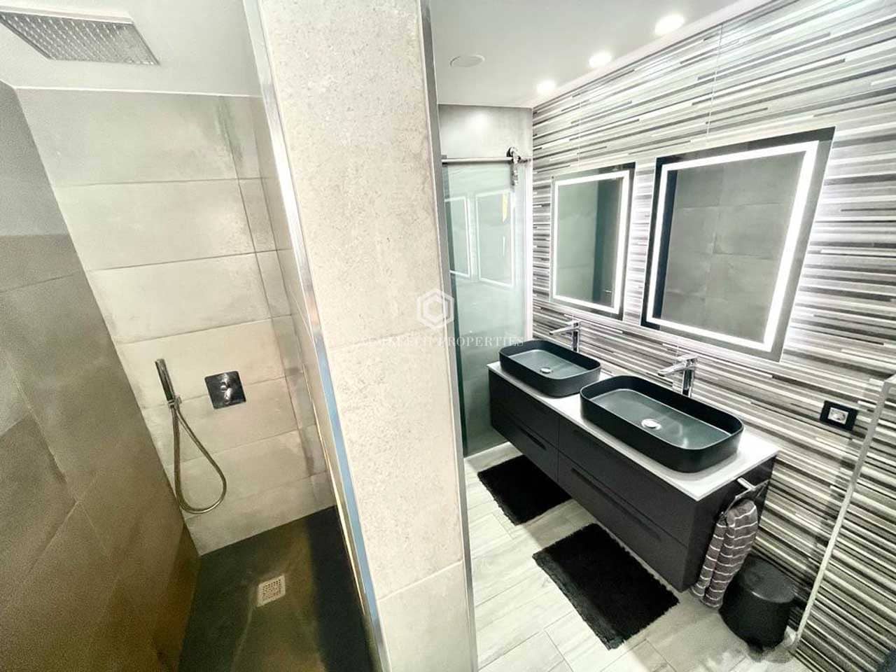2 soverom Villa til salgs i San Miguel de Abona med svømmebasseng garasje - € 1 800 000 (Ref: 10086029)