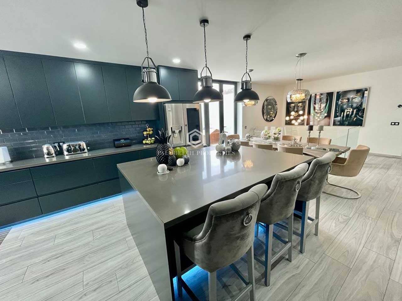2 soverom Villa til salgs i San Miguel de Abona med svømmebasseng garasje - € 1 800 000 (Ref: 10086029)
