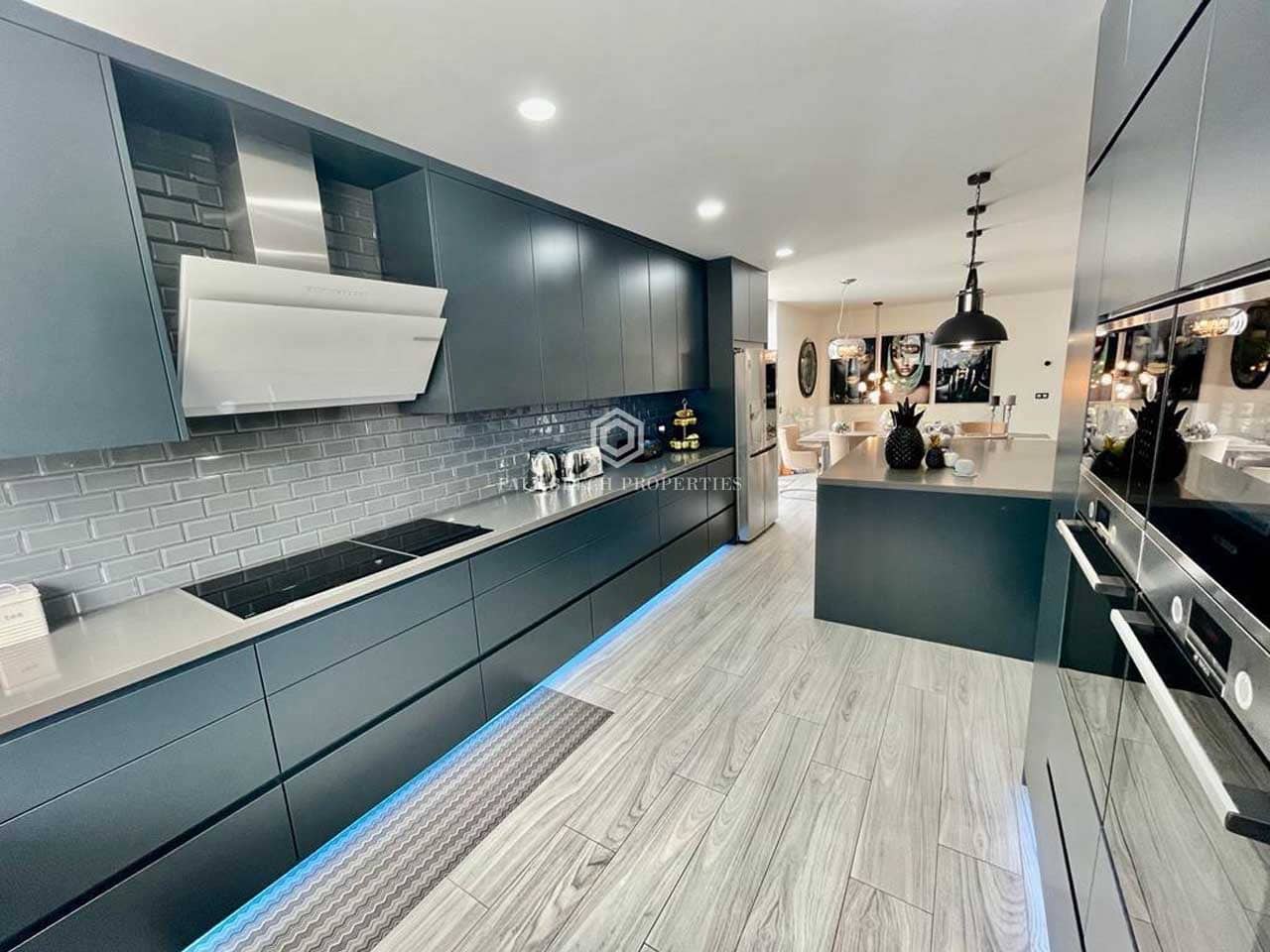 2 soverom Villa til salgs i San Miguel de Abona med svømmebasseng garasje - € 1 800 000 (Ref: 10086029)