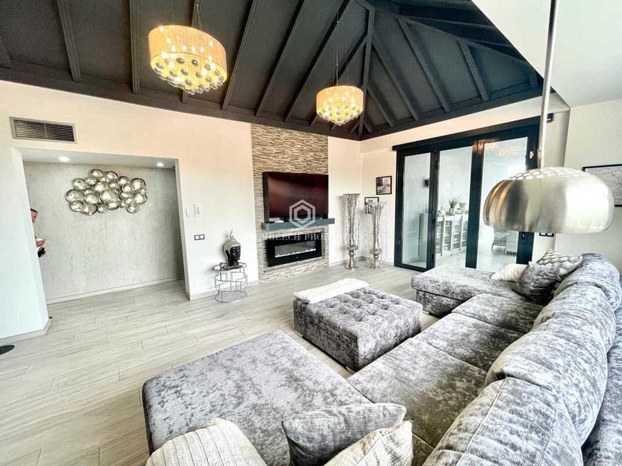 2 soverom Villa til salgs i San Miguel de Abona med svømmebasseng garasje - € 1 800 000 (Ref: 10086029)