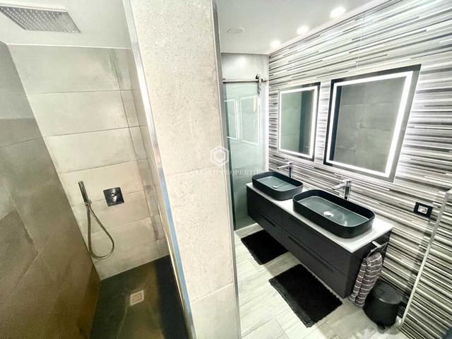 2 soverom Villa til salgs i San Miguel de Abona med svømmebasseng garasje - € 1 800 000 (Ref: 10086029)