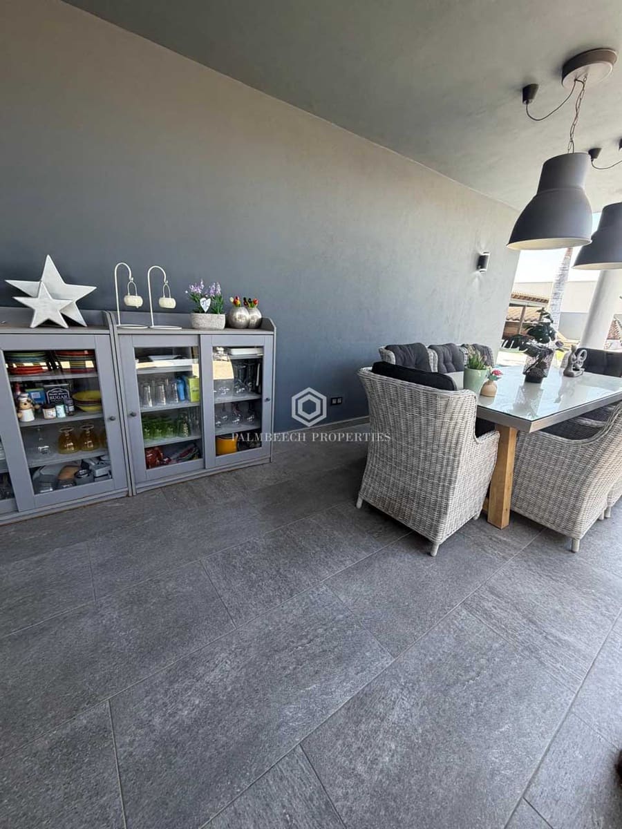 2 soverom Villa til salgs i San Miguel de Abona med svømmebasseng garasje - € 1 800 000 (Ref: 10086029)