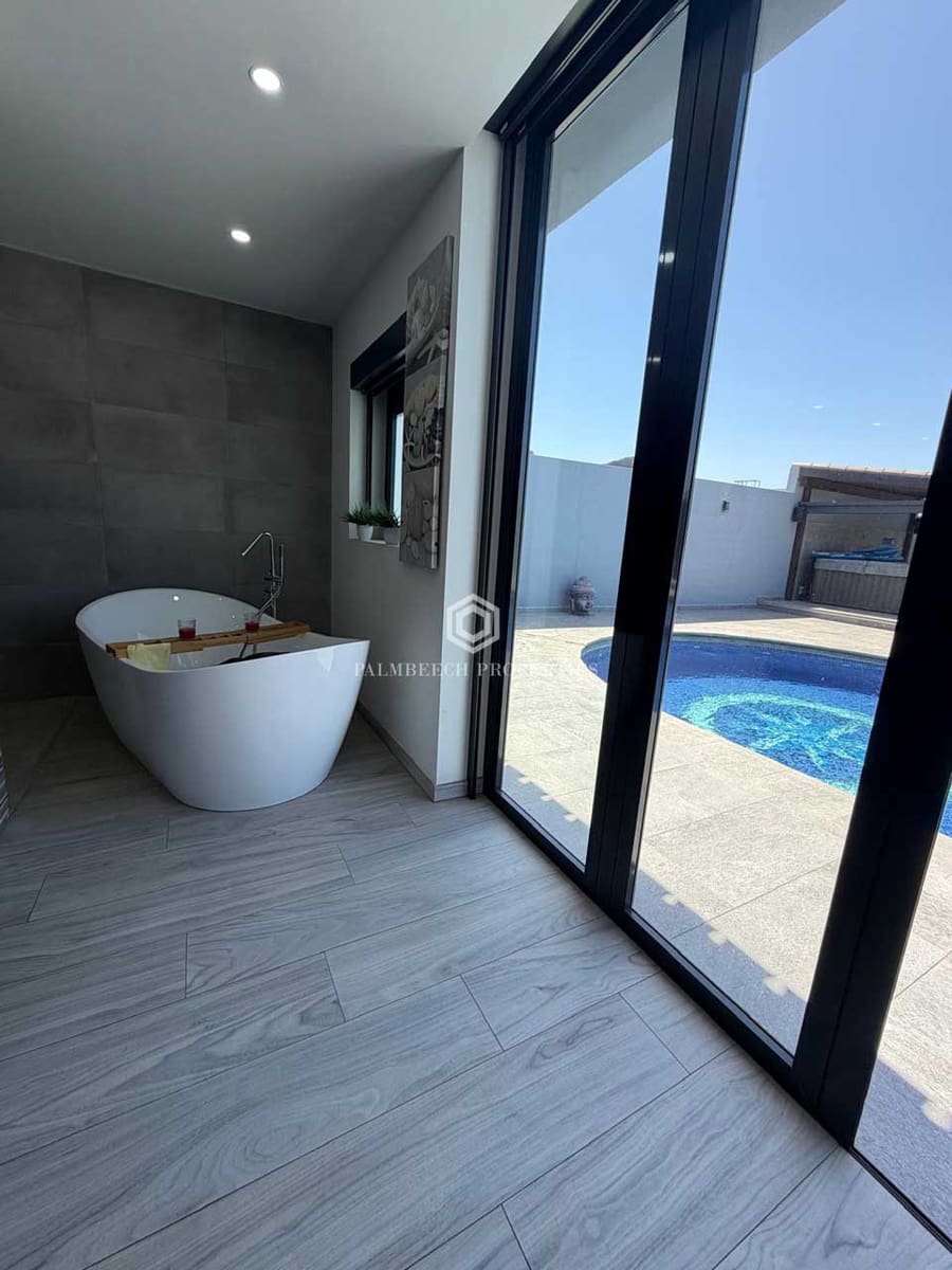 2 soverom Villa til salgs i San Miguel de Abona med svømmebasseng garasje - € 1 800 000 (Ref: 10086029)