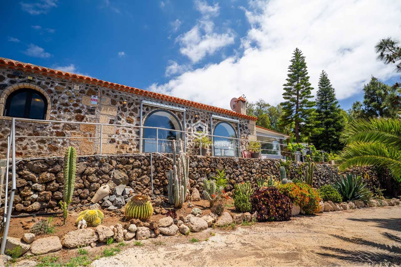 3 bedroom Finca/Country House for sale in Arona with pool - € 1,250,000 (Ref: 10102469)