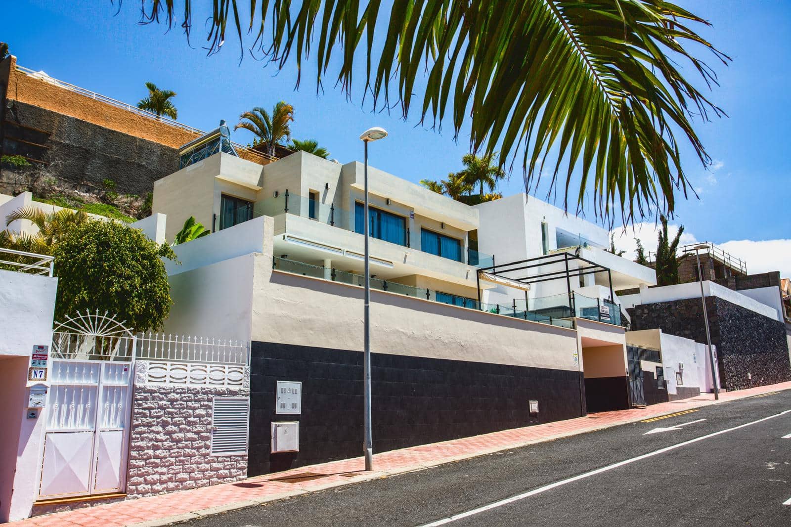 3 soveværelse Villa til salg i Roque del Conde med swimmingpool garage - € 1.480.000 (Ref: 10136004)