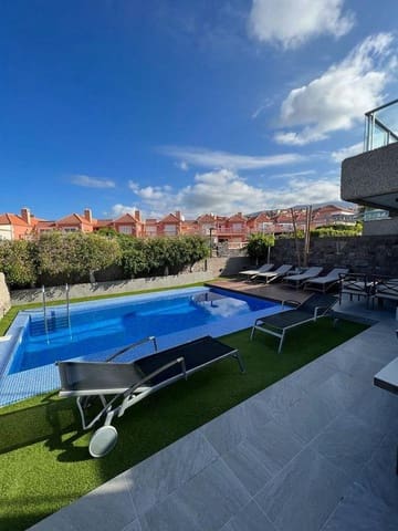 5 bedroom Villa for sale in Adeje with pool garage - € 2,995,000 (Ref: 8553552)