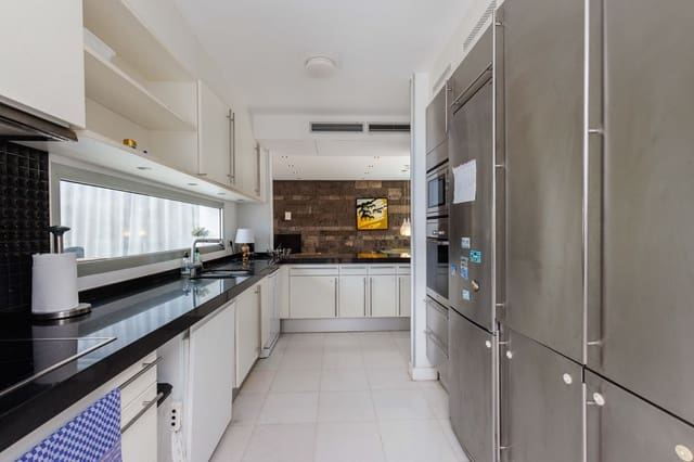 5 soverom Villa til salgs i Adeje med svømmebasseng garasje - € 2 995 000 (Ref: 8553552)