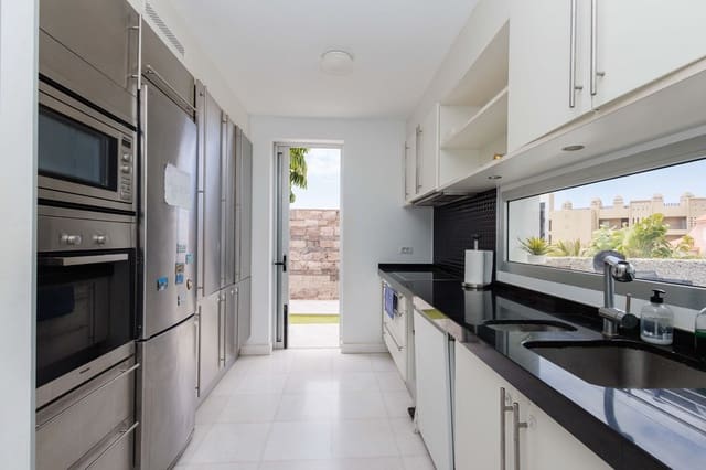 5 soverom Villa til salgs i Adeje med svømmebasseng garasje - € 2 995 000 (Ref: 8553552)