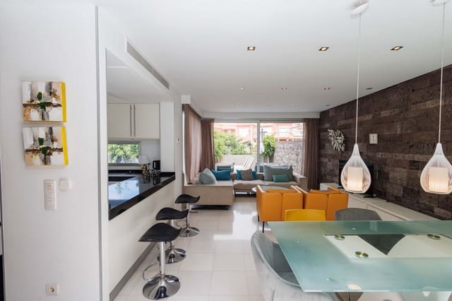 5 soverom Villa til salgs i Adeje med svømmebasseng garasje - € 2 995 000 (Ref: 8553552)