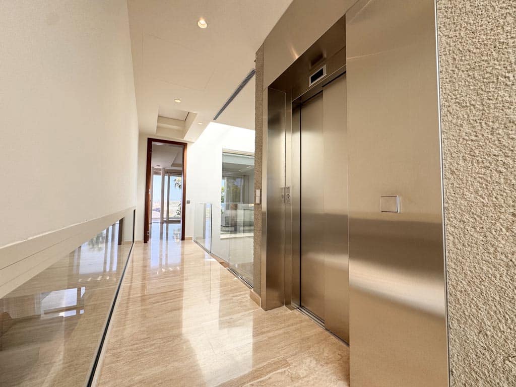 5 soveværelse Villa til salg i La Caleta Adeje med swimmingpool garage - € 3.950.000 (Ref: 9112602)