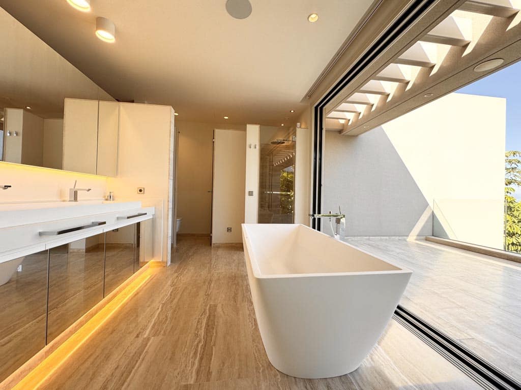 5 soveværelse Villa til salg i La Caleta Adeje med swimmingpool garage - € 3.950.000 (Ref: 9112602)