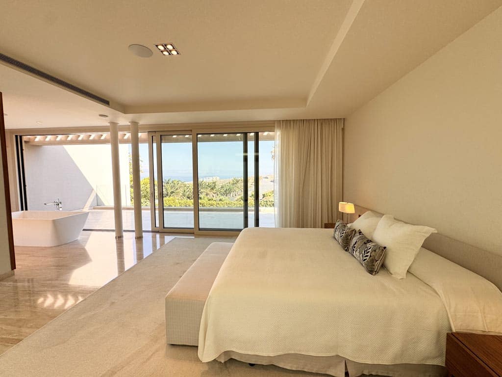 5 soveværelse Villa til salg i La Caleta Adeje med swimmingpool garage - € 3.950.000 (Ref: 9112602)