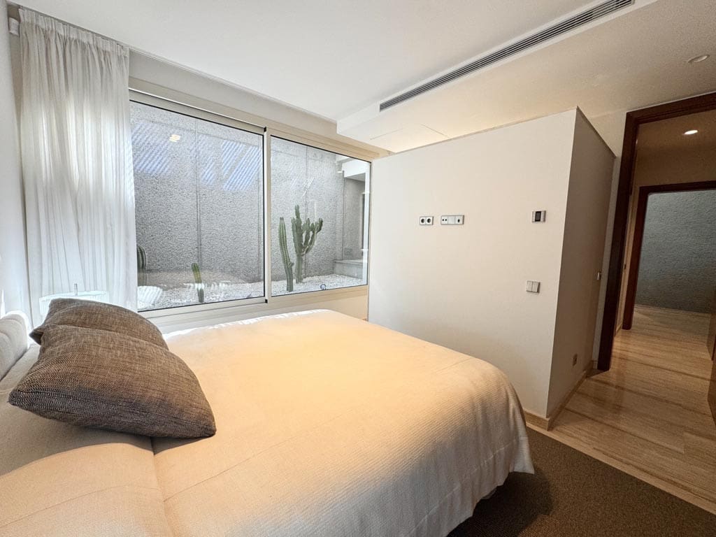 5 soveværelse Villa til salg i La Caleta Adeje med swimmingpool garage - € 3.950.000 (Ref: 9112602)