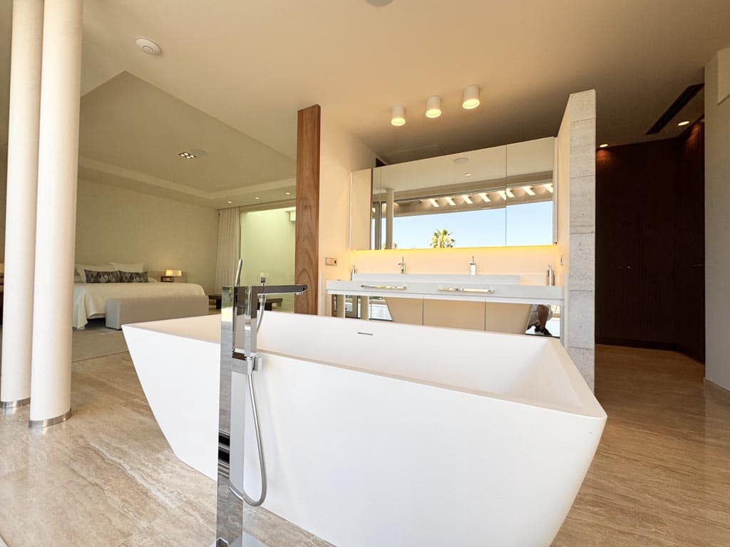 5 soveværelse Villa til salg i La Caleta Adeje med swimmingpool garage - € 3.950.000 (Ref: 9112602)