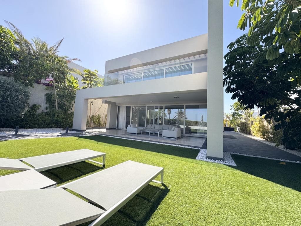 5 soveværelse Villa til salg i La Caleta Adeje med swimmingpool garage - € 3.950.000 (Ref: 9112602)