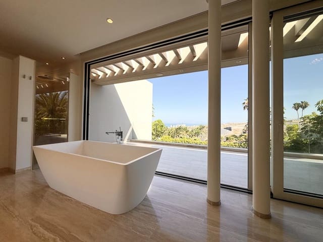 5 soverom Villa til salgs i La Caleta Adeje, Adeje med svømmebasseng garasje - € 3 950 000 (Ref: 9112602)