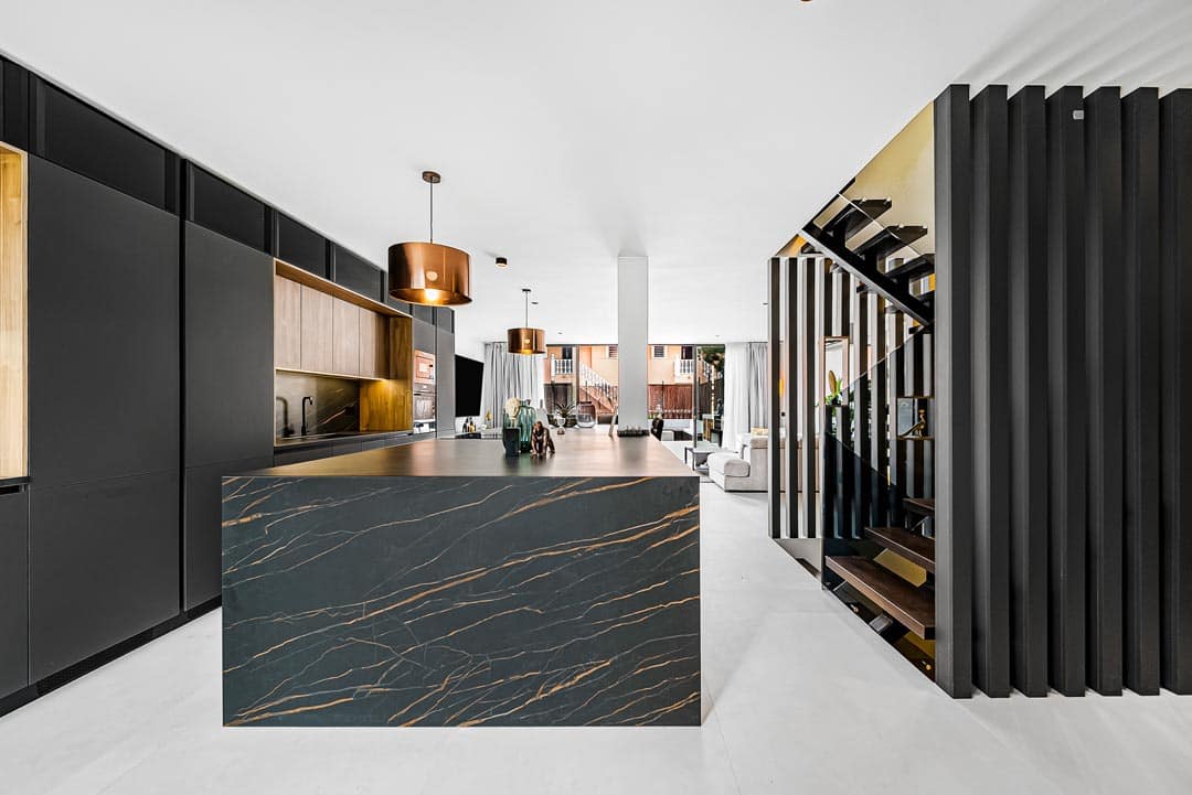 4 bedroom Townhouse for sale in Playa del Duque with pool garage - € 1,495,000 (Ref: 9413749)