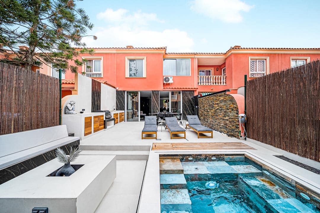 4 bedroom Townhouse for sale in Playa del Duque with pool garage - € 1,495,000 (Ref: 9413749)
