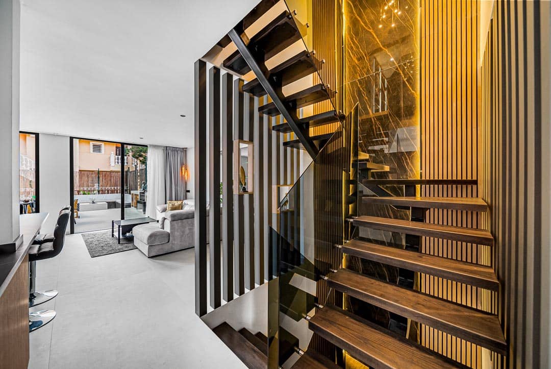 4 bedroom Townhouse for sale in Playa del Duque with pool garage - € 1,495,000 (Ref: 9413749)