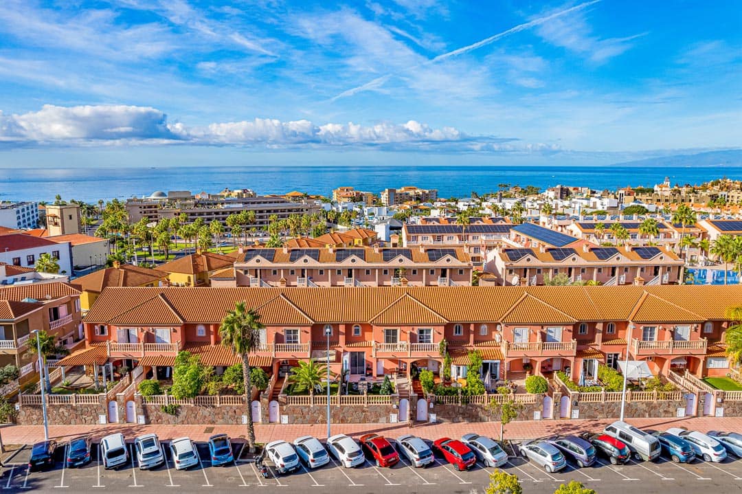 4 bedroom Townhouse for sale in Playa del Duque with pool garage - € 1,495,000 (Ref: 9413749)