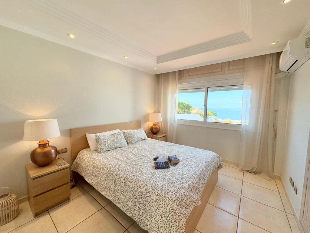 4 bedroom Villa for sale in Adeje with pool garage - € 1,300,000 (Ref: 9601549)