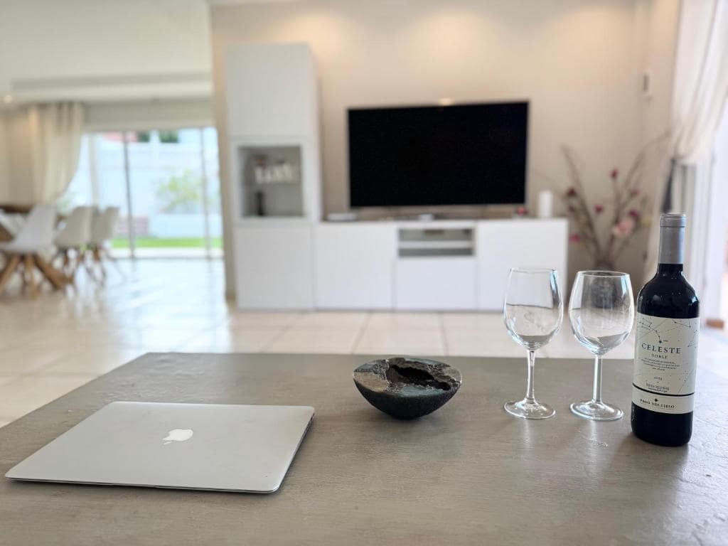 4 bedroom Villa for sale in Adeje with pool garage - € 1,300,000 (Ref: 9601549)