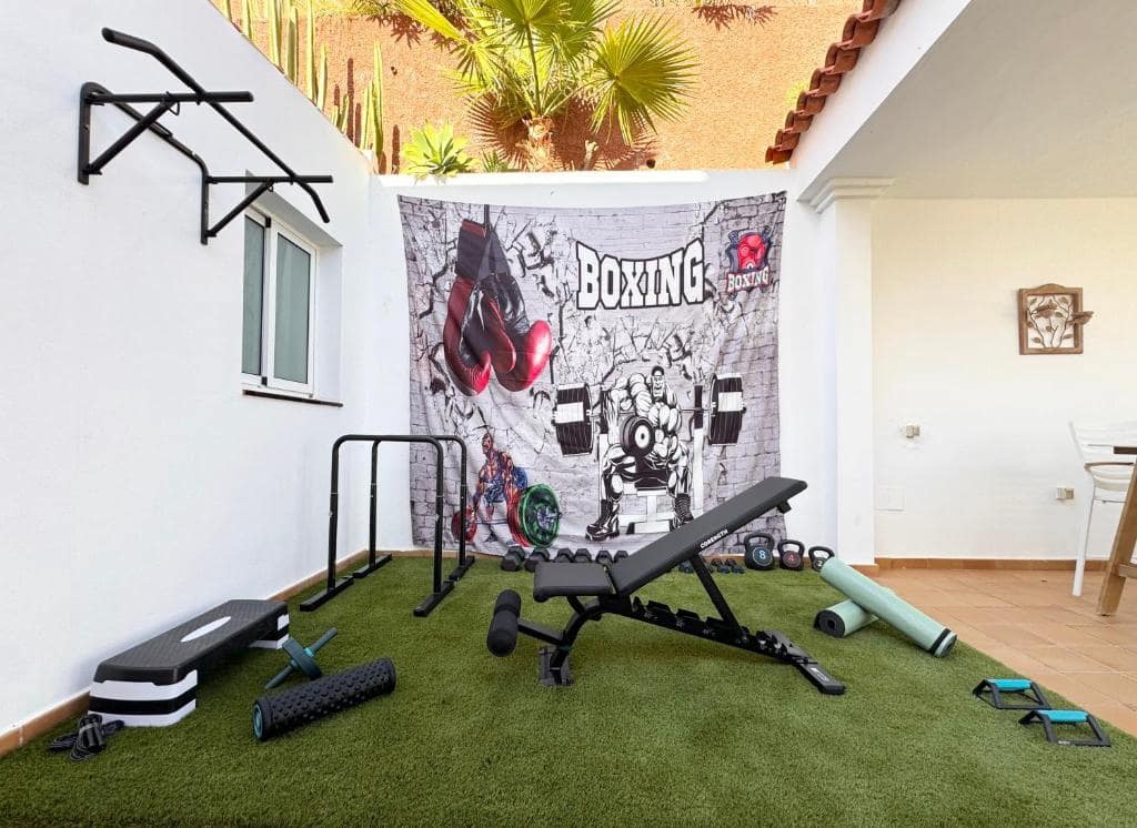 4 bedroom Villa for sale in Adeje with pool garage - € 1,300,000 (Ref: 9601549)