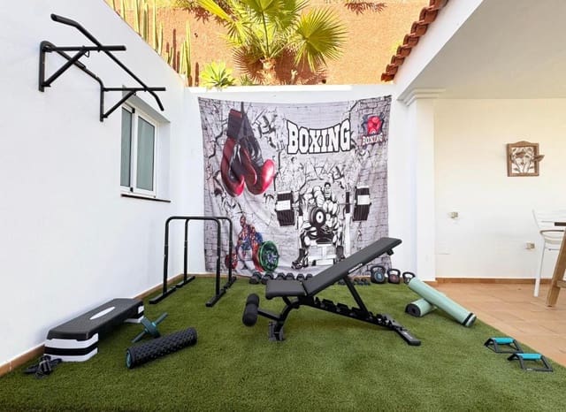 4 soveværelse Villa til salg i Adeje med swimmingpool garage - € 1.300.000 (Ref: 9601549)