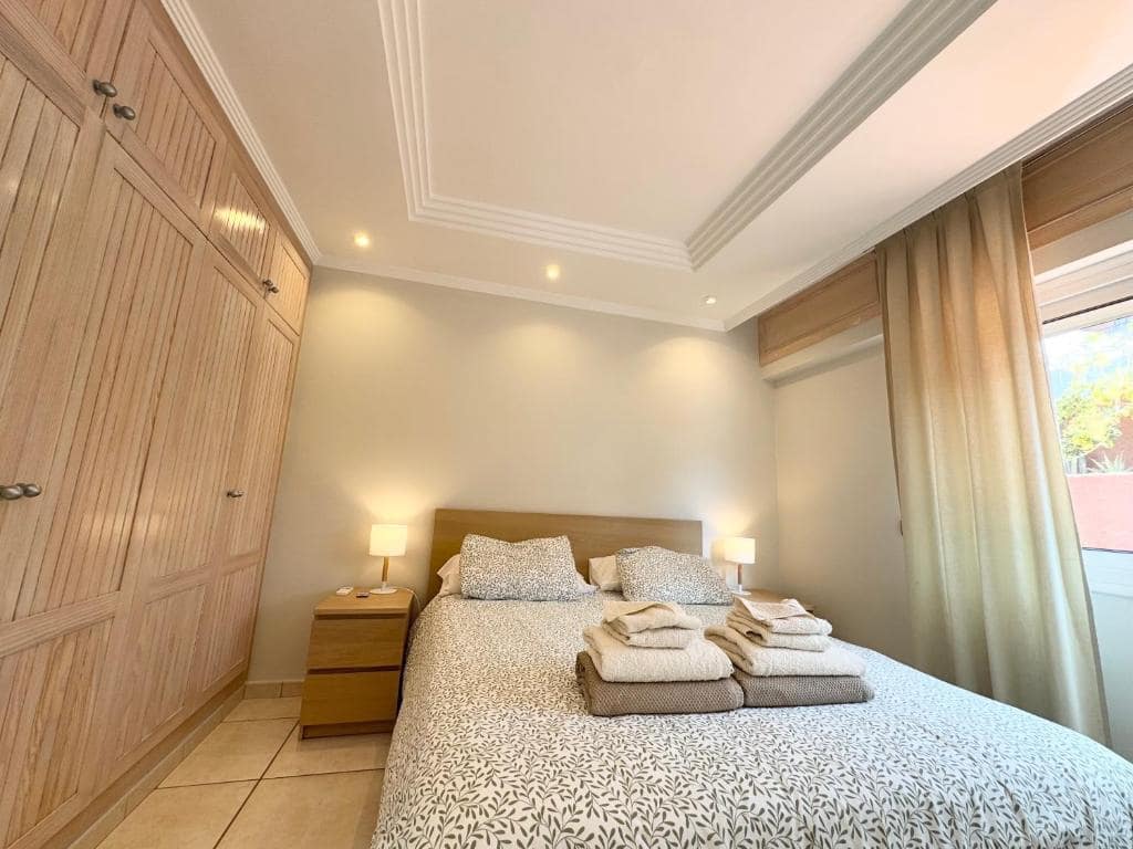 4 bedroom Villa for sale in Adeje with pool garage - € 1,300,000 (Ref: 9601549)