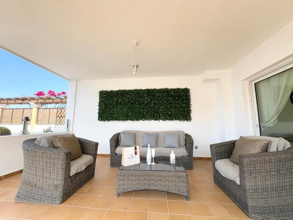 4 bedroom Villa for sale in Adeje with pool garage - € 1,300,000 (Ref: 9601549)