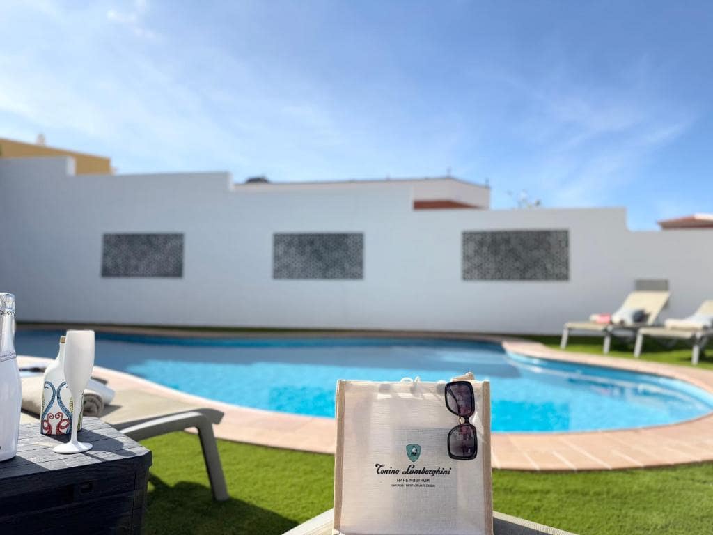 4 bedroom Villa for sale in Adeje with pool garage - € 1,300,000 (Ref: 9601549)