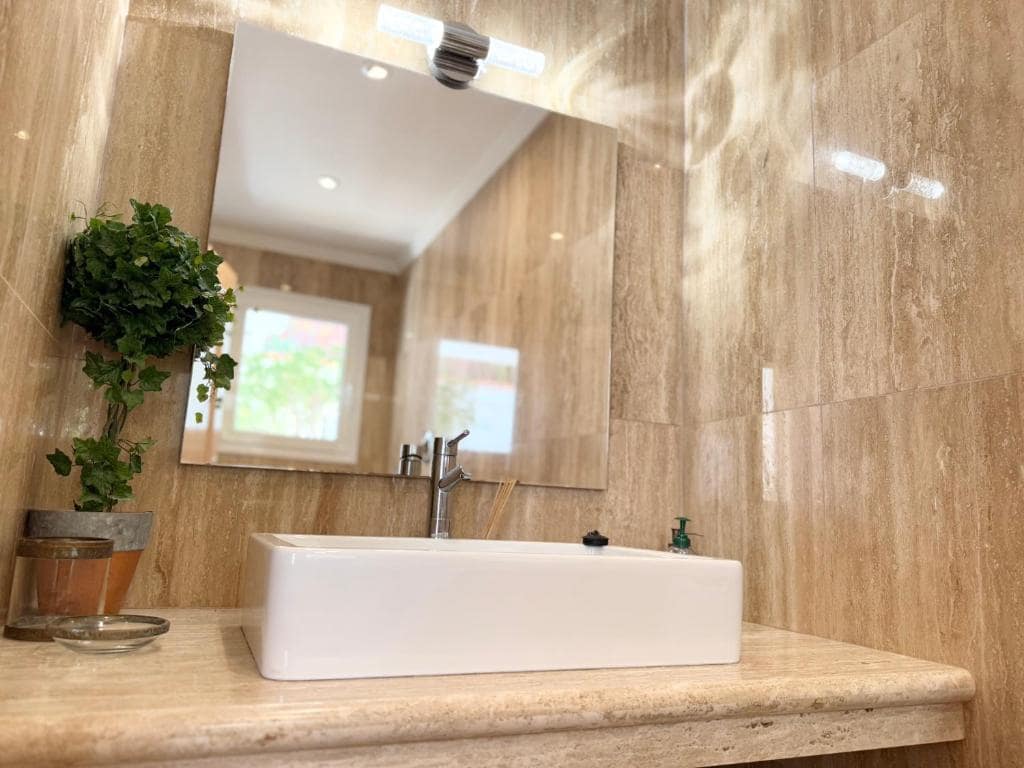 4 bedroom Villa for sale in Adeje with pool garage - € 1,300,000 (Ref: 9601549)