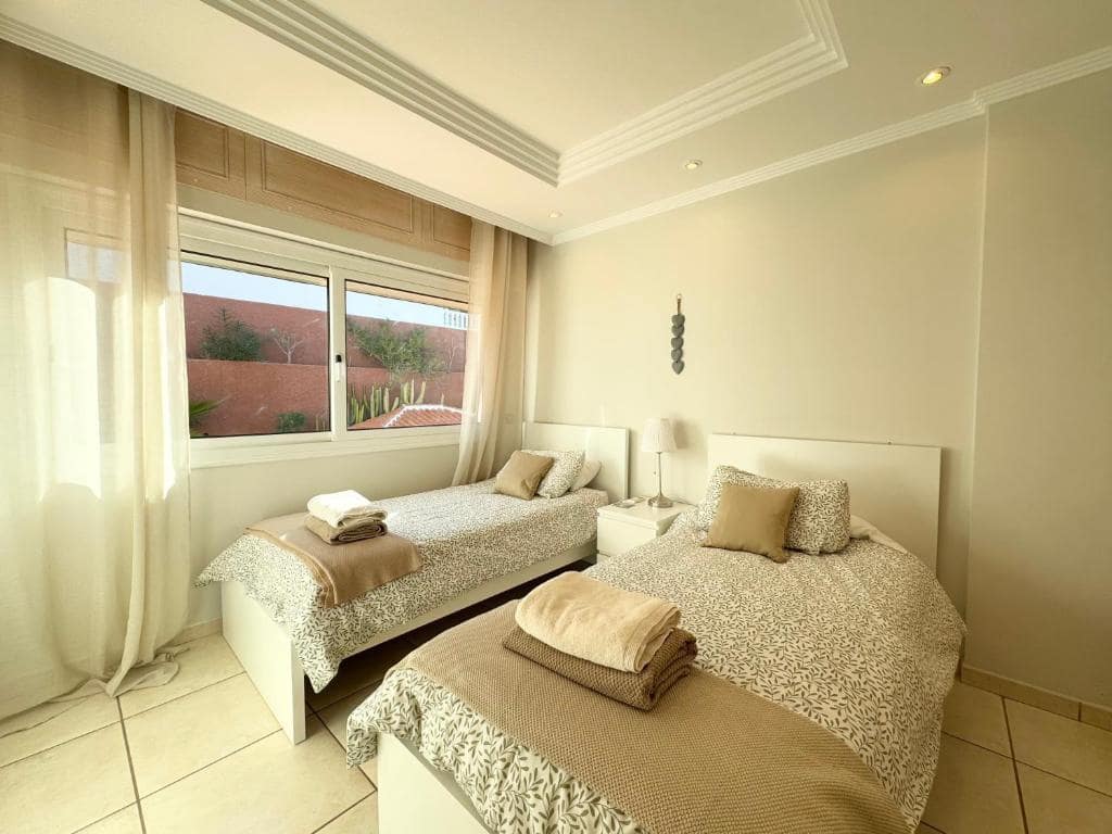 4 bedroom Villa for sale in Adeje with pool garage - € 1,300,000 (Ref: 9601549)