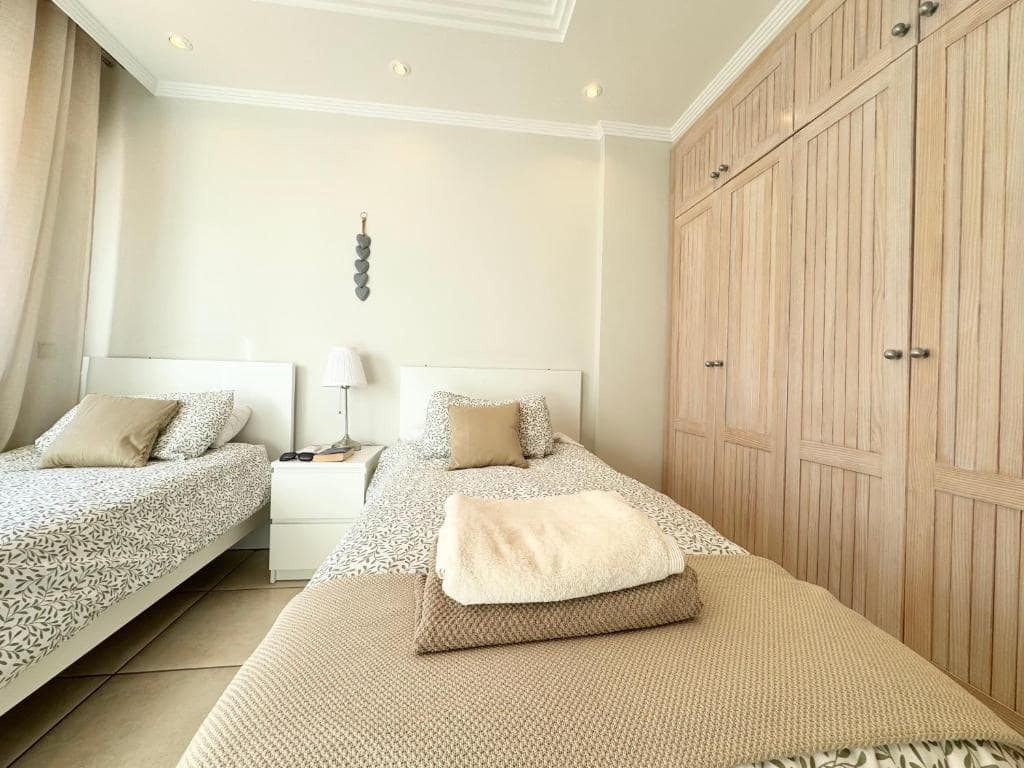 4 bedroom Villa for sale in Adeje with pool garage - € 1,300,000 (Ref: 9601549)