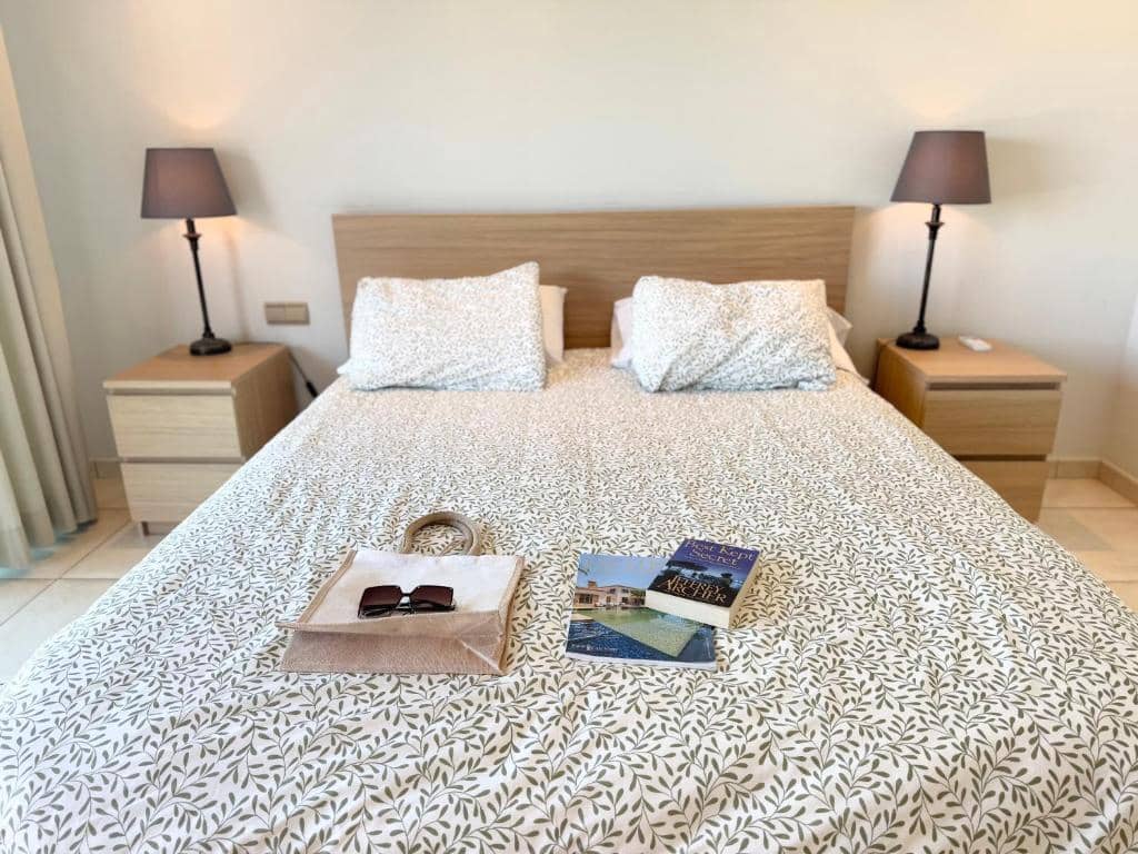 4 bedroom Villa for sale in Adeje with pool garage - € 1,300,000 (Ref: 9601549)