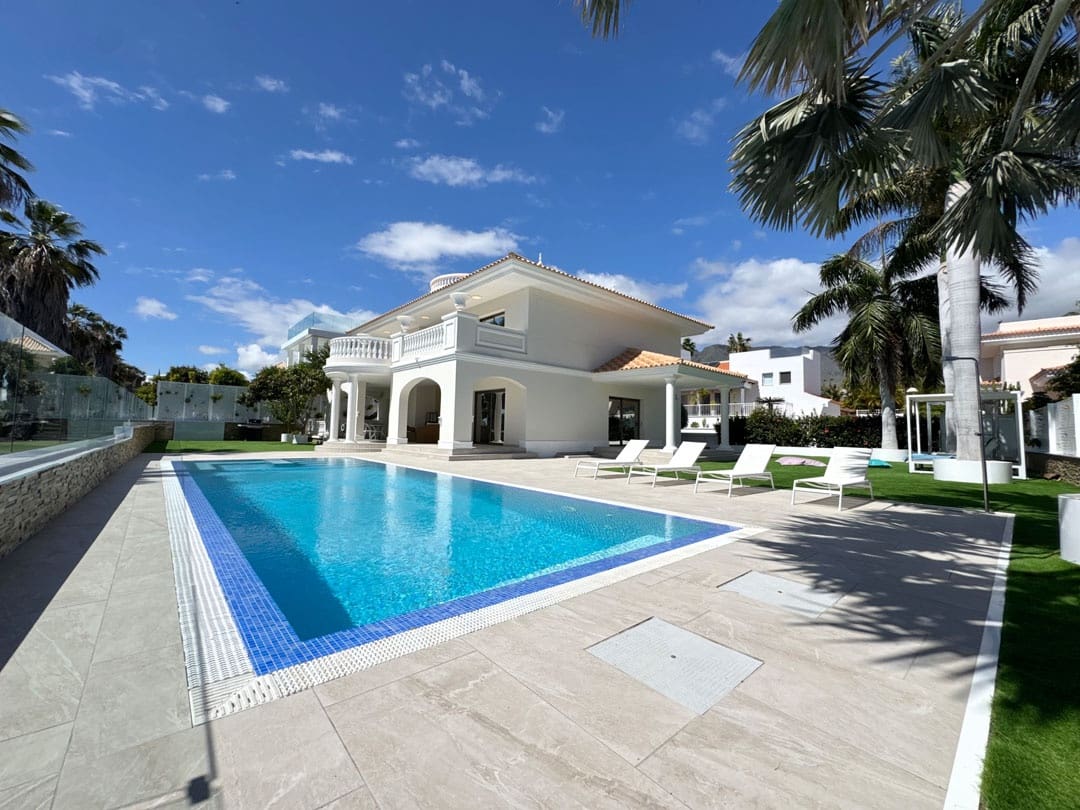 Villa for sale in Costa Adeje - € 3,500,000 (Ref: 9834522)