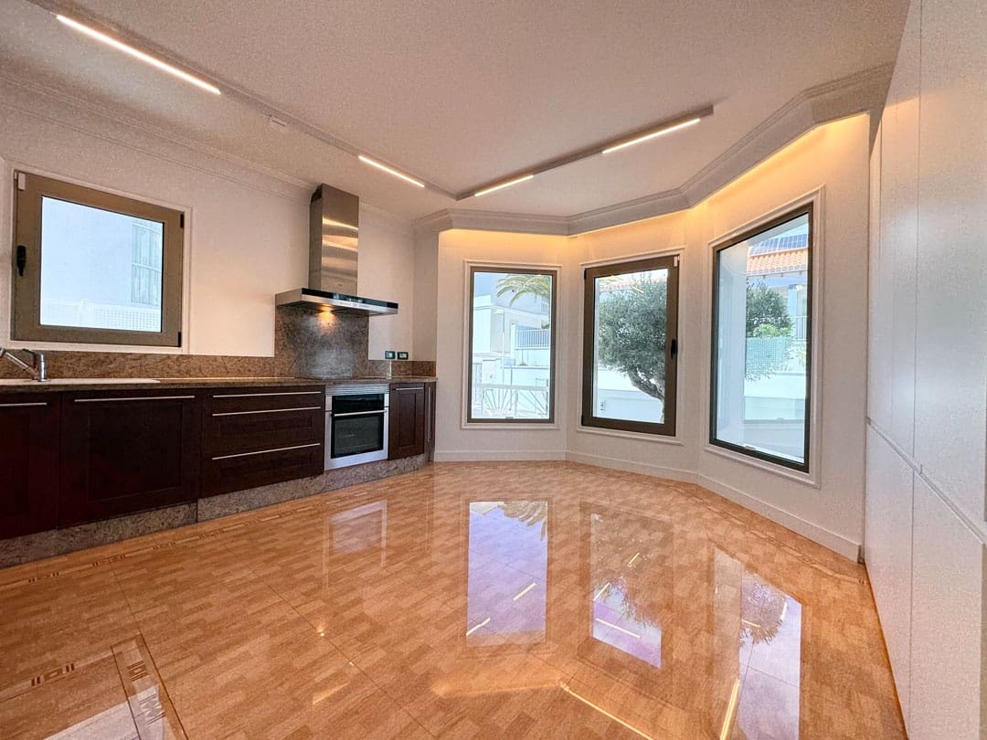 Villa for sale in Costa Adeje - € 3,500,000 (Ref: 9834522)