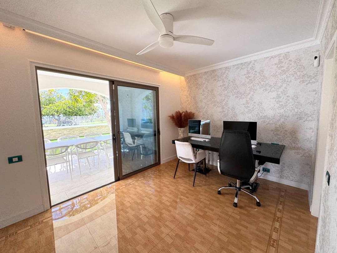 Villa for sale in Costa Adeje - € 3,500,000 (Ref: 9834522)