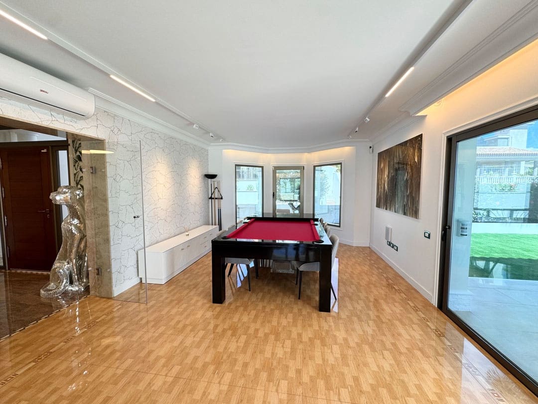 Villa for sale in Costa Adeje - € 3,500,000 (Ref: 9834522)
