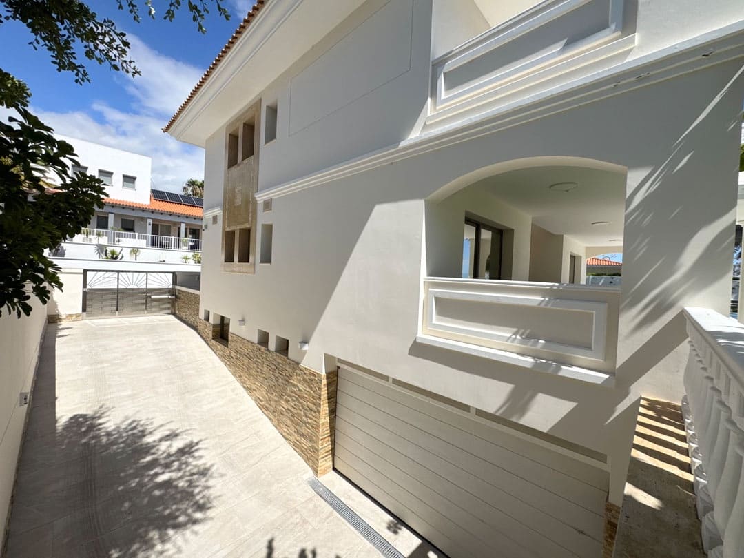 Villa for sale in Costa Adeje - € 3,500,000 (Ref: 9834522)