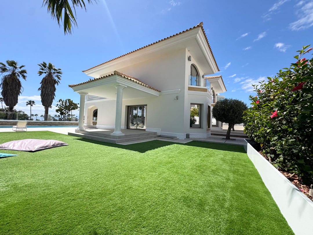 Villa for sale in Costa Adeje - € 3,500,000 (Ref: 9834522)