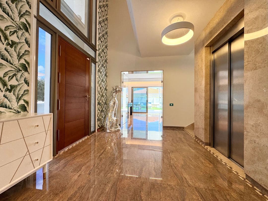 Villa for sale in Costa Adeje - € 3,500,000 (Ref: 9834522)