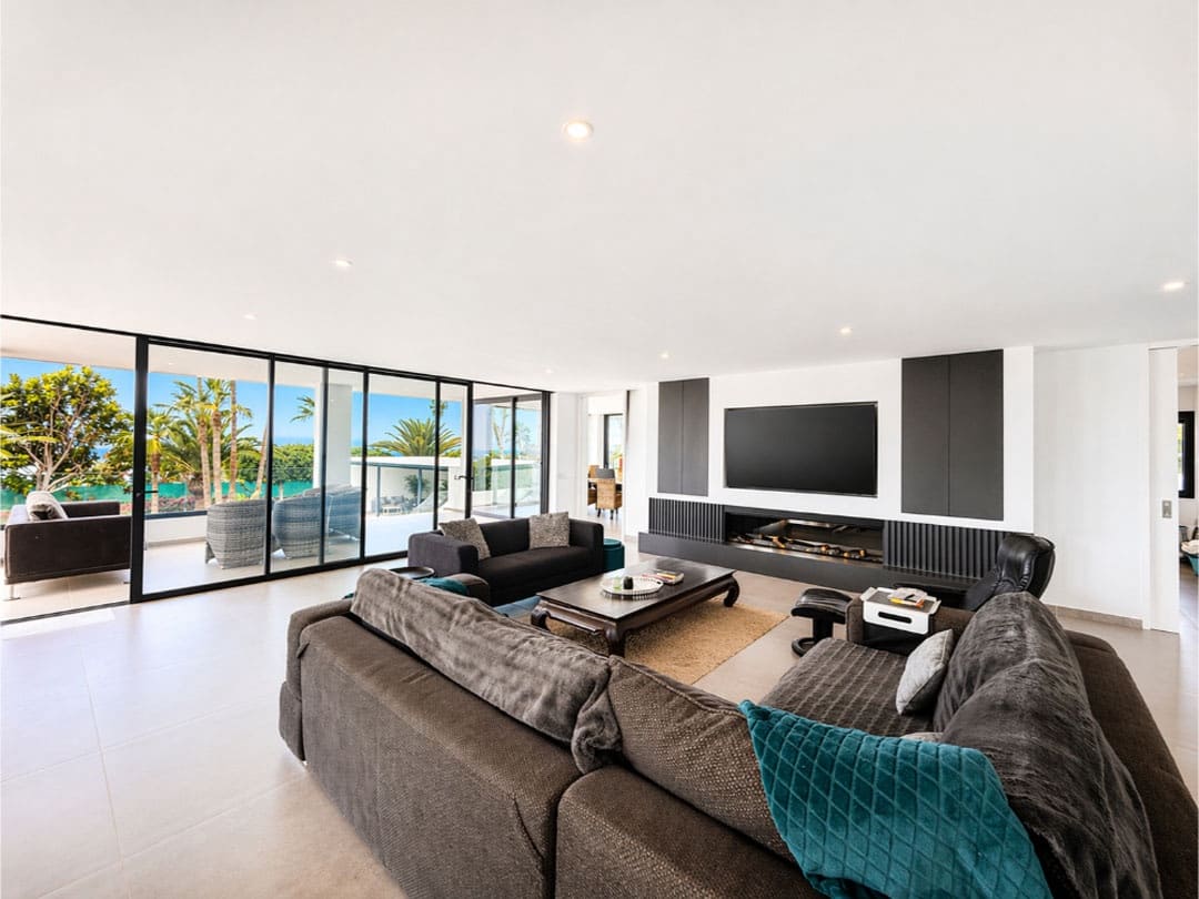 5 bedroom Villa for sale in Playa del Duque with pool garage - € 4,750,000 (Ref: 9834641)