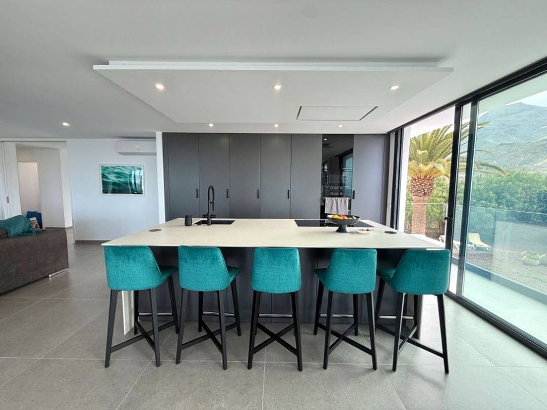 5 bedroom Villa for sale in Playa del Duque with pool garage - € 4,750,000 (Ref: 9834641)